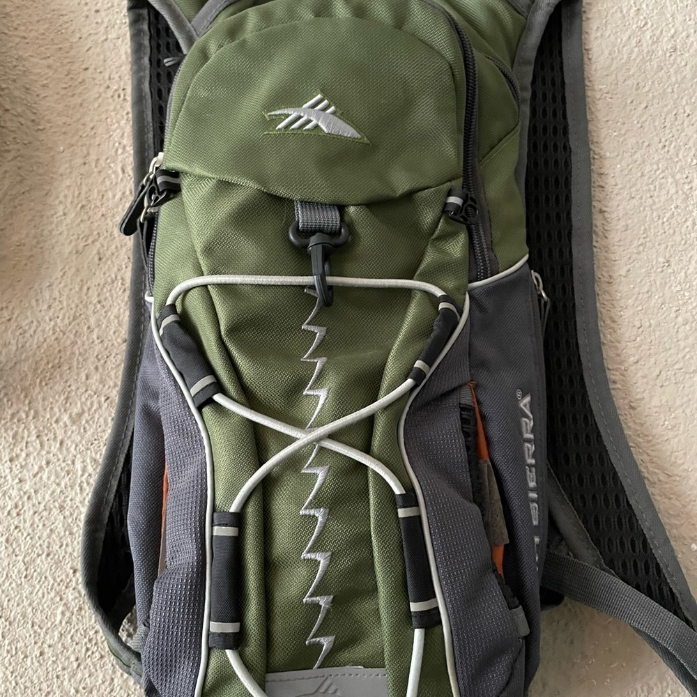 Green high sierra camel backpack